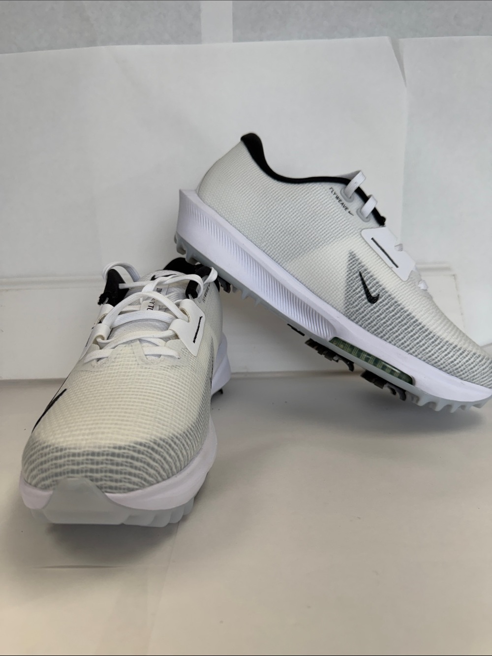 Nike Men’s White and Black Athletic Golf Shoes size 6.5
